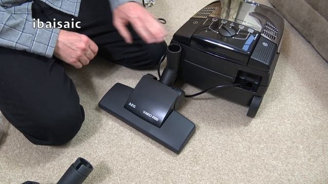 AEG Vampyr Chroma Vacuum Cleaner Unboxing & Demonstration смотреть онлайн