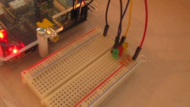 Raspberry Pi GPIO LED test using a Python GUI смотреть онлайн