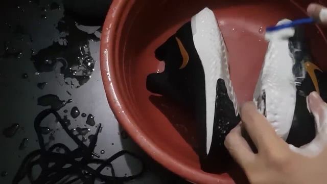 ShoetatoeHeadEpisode9: Cleaning my shoes with toothpaste | Nike React Running Shoes! смотреть онлайн