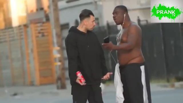 ПРАНК. БАХАЕМ БРАТКОВ В ГЕТТО (ПРАНК ГЕТТО) смотреть онлайн