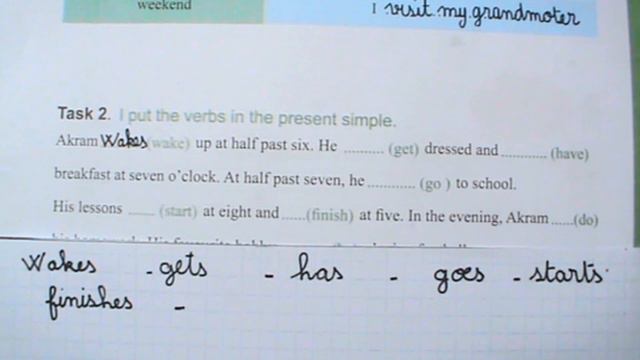 شرح كتاب اللغة الإنجليزية الصفحة 81 و 82 الأولى متوسط present simple смотреть онлайн
