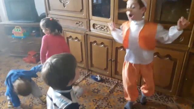 Буратино в гостях у Нонны и Георгия. Pinocchio visiting Nonna and Georgi. смотреть онлайн