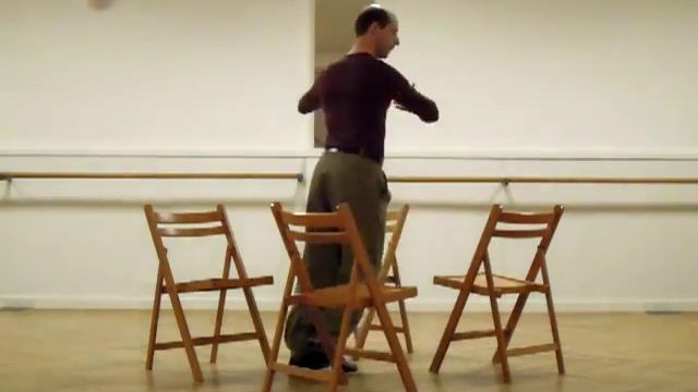 Molinete con cuatro sillas a derecha, cambio 180° en paso adelante смотреть онлайн