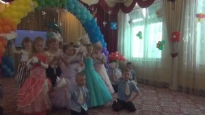 Общий танец на выпускной - птицы мои птицы. танец с голубями