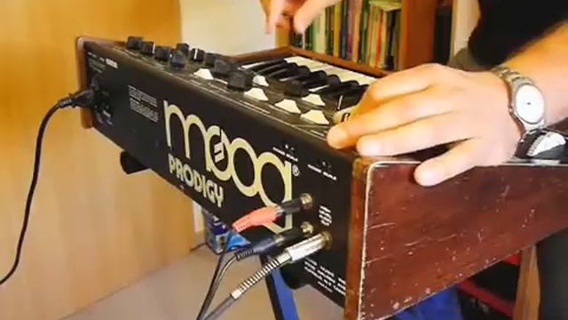 Moog Prodigy Analog Synthesizer (1979) sound demo смотреть онлайн