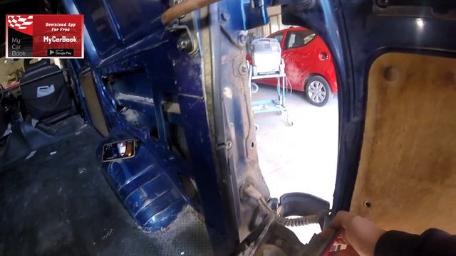 Nissan Vanette Cargo  Tail Light Removal