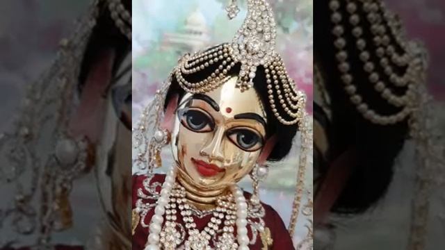 Радхарани — самая дорогая подруга Кришны, и это известно всему миру