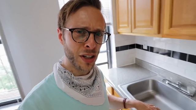 CHEAP $700 per month Rent in NYC | 2020 Apartment Tour New York City смотреть онлайн