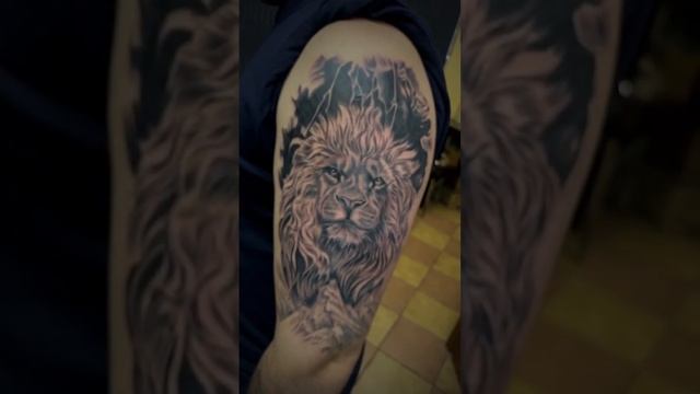 Татуировка Лев, на руке. Процесс | Lion tattoo on arm. Process | KOLESNIKTATTOOART смотреть онлайн