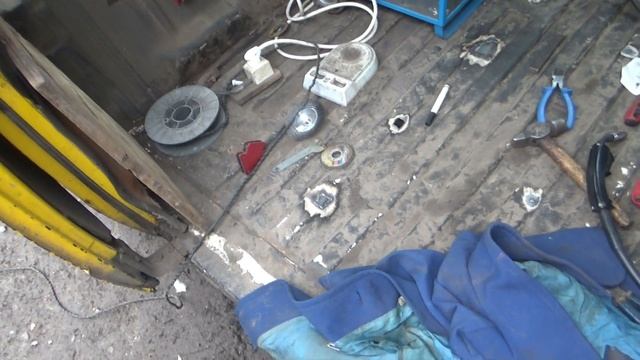 Кузовні роботи VW T3 - День четвертий смотреть онлайн