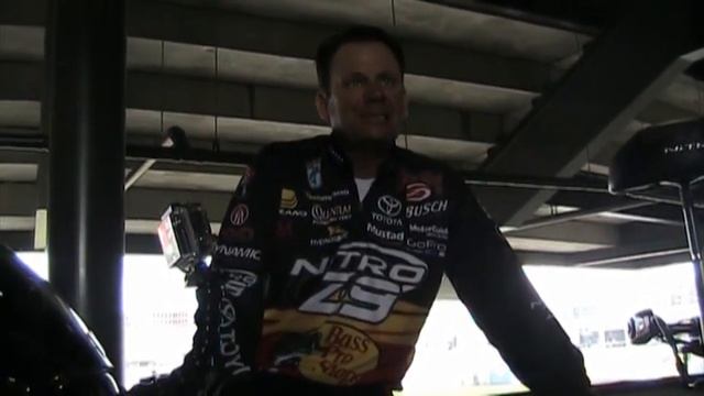Jeff Nedwick asks Kevin VanDam tips for Michigan spring bass fishing смотреть онлайн