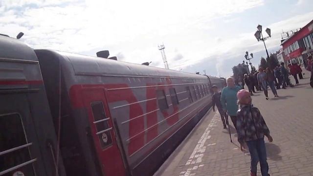 Атмосфера ретро-поезда и небольшая прогулка у жд вокзала. Часть 2/2 смотреть онлайн