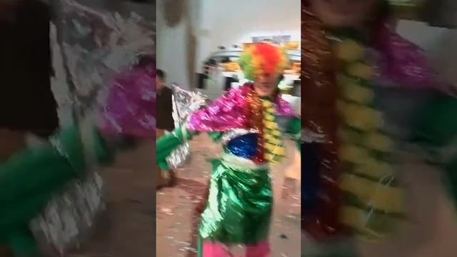 наряди ёлочку :) смотреть онлайн