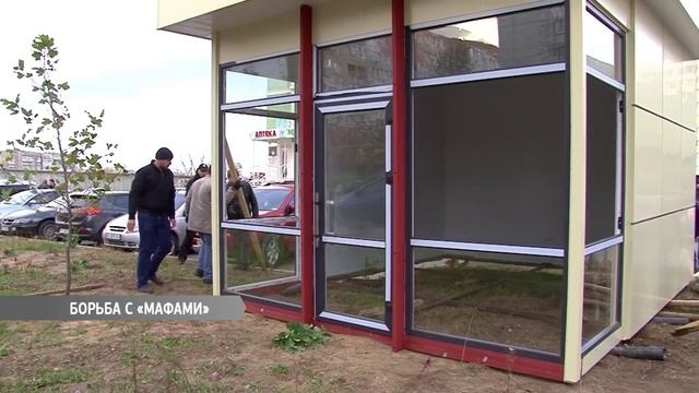 Жители Бочарова демонтировали киоски, которые за ночь «выросли» на клумбах смотреть онлайн