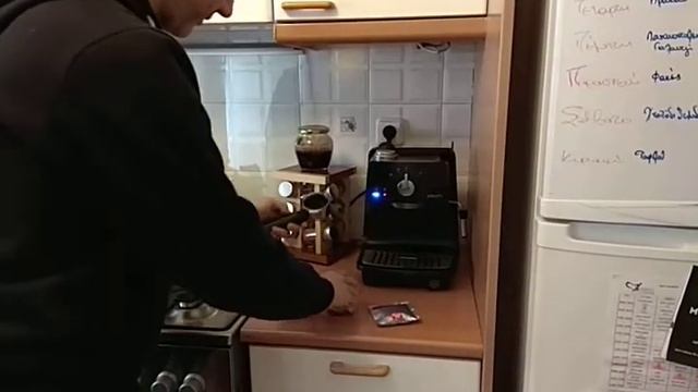 Krups XP4000: Χρήση κάψουλας ese смотреть онлайн