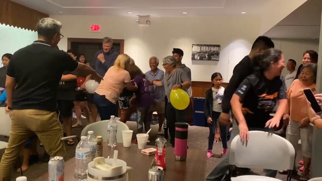 HILARIOUS!! Family Reunion - Balloon Popping Game #balloongames #competitive #ading #partygames смотреть онлайн