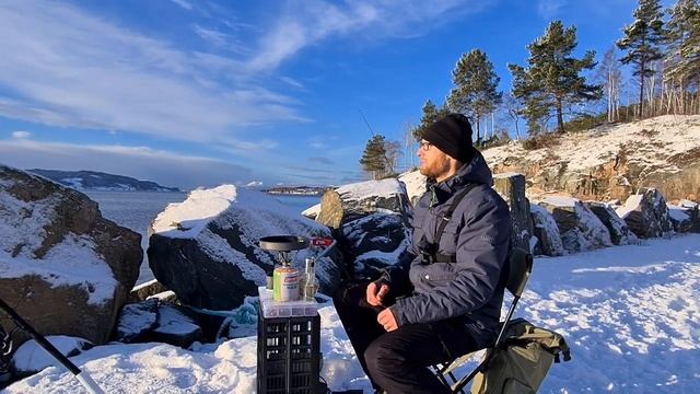 ❄РЫБАЛКА В МОРОЗ❄ ГОТОВЛЮ на Рыбалке? Рыбалка в Норвегии с берега. Рыбалка на Донки. Треска. смотреть онлайн
