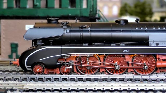 Roco, Piko, Trix and Marklin Model Locomotives with Digital Sound смотреть онлайн