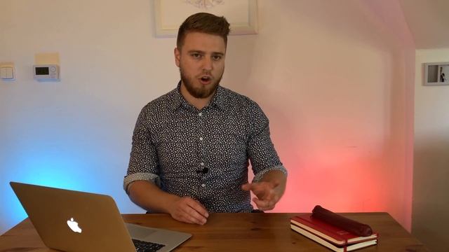 Body Language Specialist Reacts to TikTok Body Language Tips смотреть онлайн