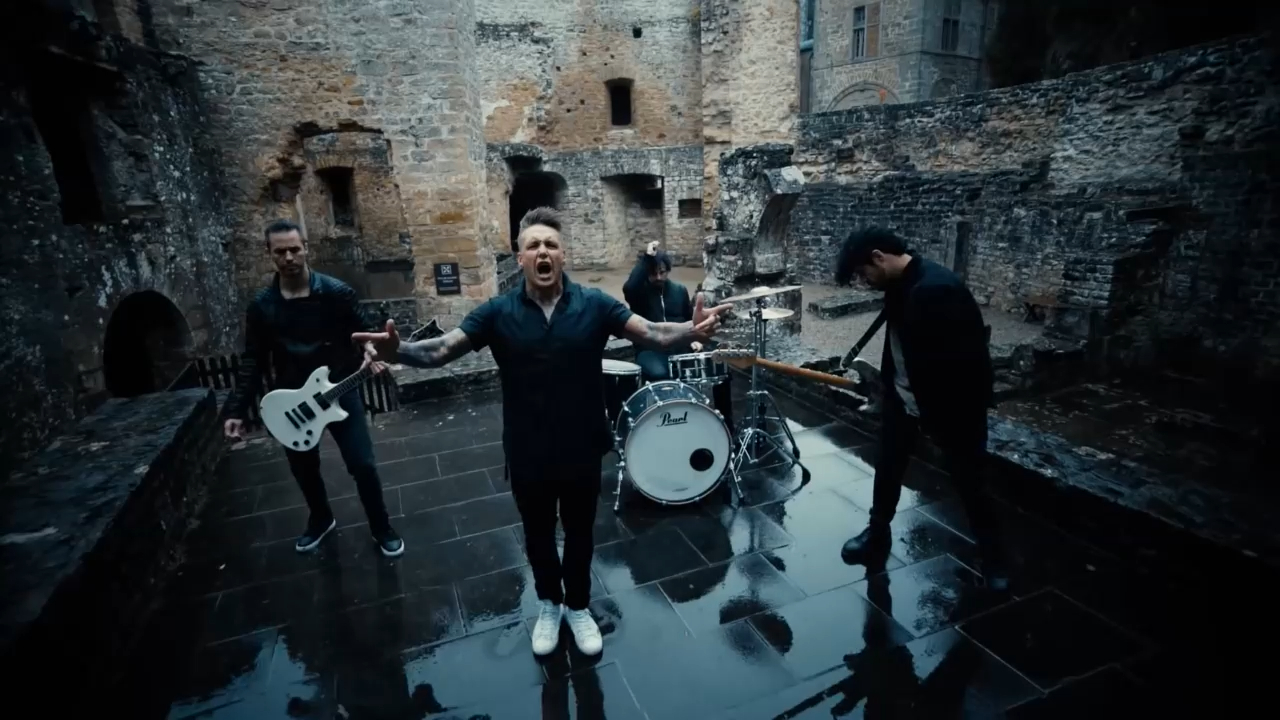 Papa Roach - None Of The Above смотреть онлайн