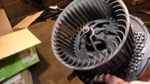 Мотор печки Octavia A5\Octavia A5 blower motor 1K1820015J\VALEO 698811