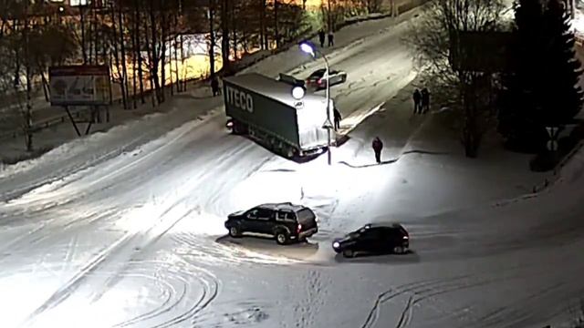 Сказ о том, как навигатор привёл фуру на путепровод. Сегежа. Карелия. Ситилинк. МЧС. смотреть онлайн