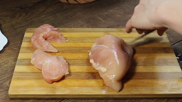 Вы ещё обжариваете мясо в яйце? Я готовлю только так! Лучшее мясное блюдо! смотреть онлайн