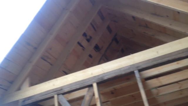 День 16.Сплошная обрешетка и кровля из ондулина смотреть онлайн