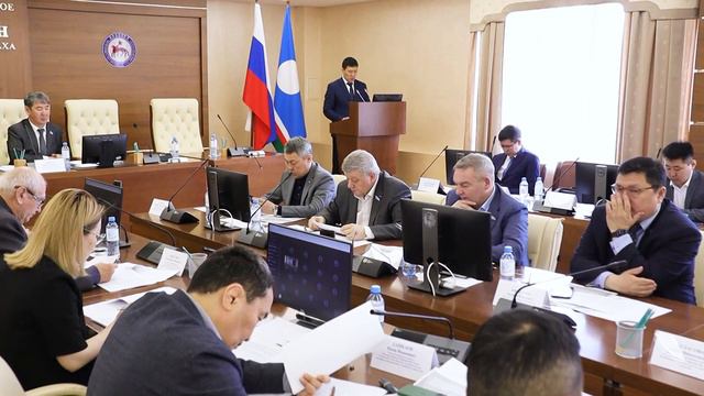 Яков Ефимов о проблемах и перспективах развития индивидуального жилищного строительства в Якутии смотреть онлайн
