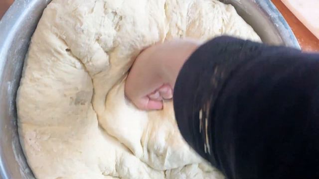 5 минутта қамыр жаю. қамыр илеу және жаю. Тесто для бешбармака смотреть онлайн
