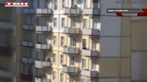 ТВН школьник перелез через балкон