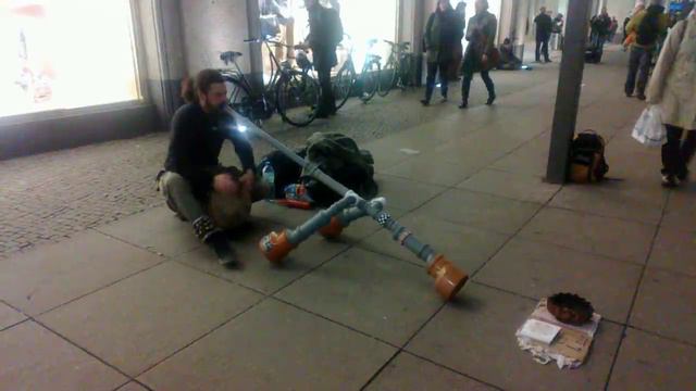 Plastic pipe didgeridoo street artist in Alexanderplatz, Berlin смотреть онлайн
