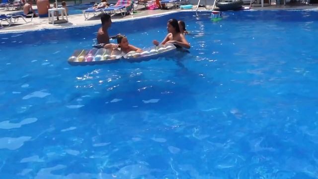 ВЛОГ!! БАССЕЙН Игры для Детей Сезон РУСАЛОК в БАССЕЙНЕ и на море открыт Ксюша и Катя как РУСАЛКИ смотреть онлайн
