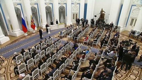 Вручение награды В.А.Чернушенко