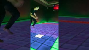 Нельзя наступать на красную линию