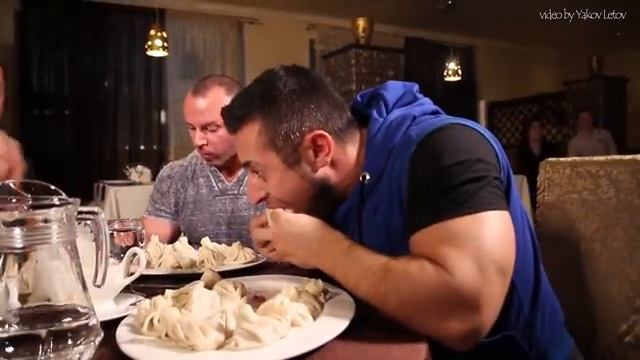 60 хинкали на четверых! [Хинкали Battle Challenge #3] смотреть онлайн