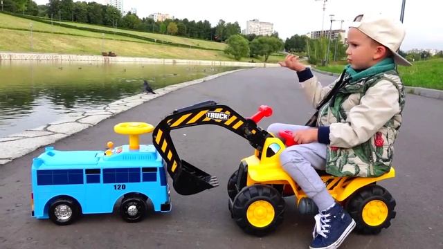 Bad Baby Learning Colors With Mini Bus Nursery Rhyme Song Collection for kids смотреть онлайн