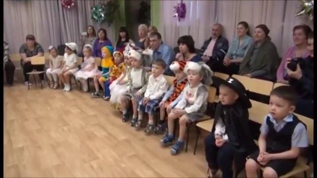 Новый год в детском саду Вручение подарков детям от ДЕДА МОРОЗА смотреть онлайн