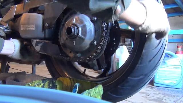 Как правильно отмыть цепь на мотоцикле ? Honda vfr 800. смотреть онлайн