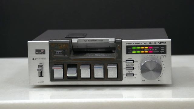 AIWA AD-L22 стерео кассетная дека. смотреть онлайн