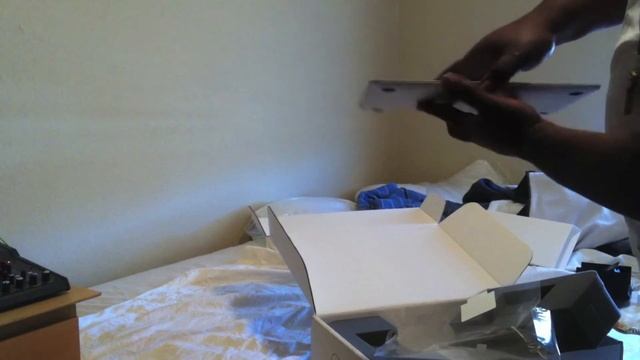 Refurbished MacBook Air 11" Unboxing(Late 2010) смотреть онлайн