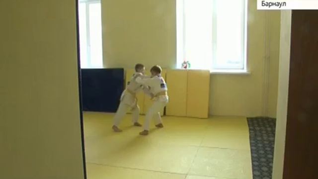 В Барнауле открылся спортзал Ивана Нифонтова смотреть онлайн