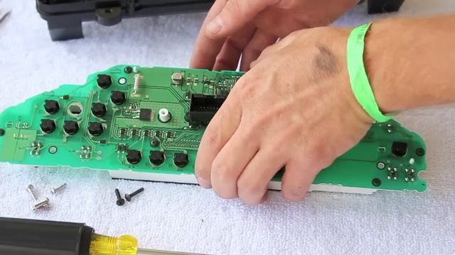Suzuki Burgman 650 Instrument Cluster / Dash Bulb Replacement | MicBergsma смотреть онлайн