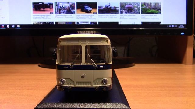 Обзор масштабной модели автобуса ЛиАз 677 бежево синий Classicbus