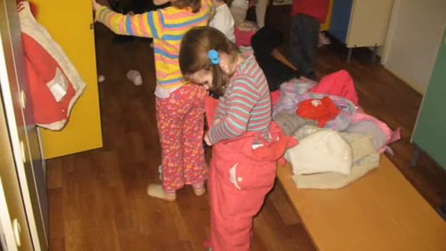 ВеДеДо. "Выходим на прогулку!" (Коренблит - Грозовский). Караоке смотреть онлайн