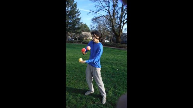 Mind Blowing 3 Ball Juggling смотреть онлайн