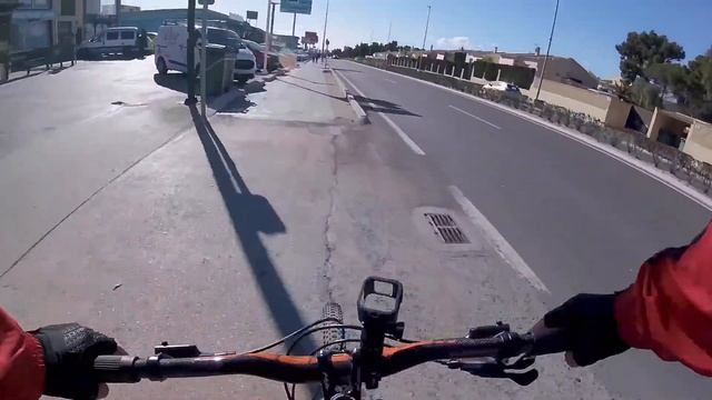 Круговое движение в Испании и 12 круговых. Drive through 12 roundabouts La Nucia Benidorm Spain смотреть онлайн