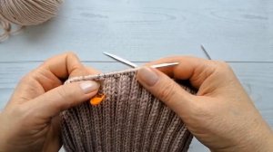 Вязаная шапка с изысканной макушкой. Мастер-класс