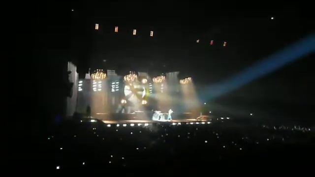 Rammstein le 1/12/2011: Ich will (vue sur le public au grand angle) смотреть онлайн