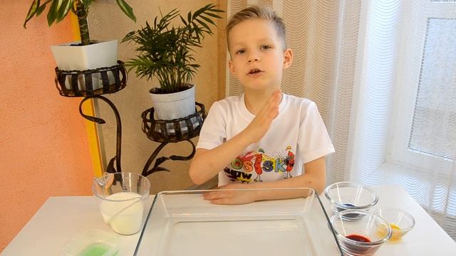 Опыты, эксперименты для детей. Рисование на молоке. смотреть онлайн